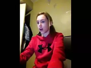 Busty cô gái tóc vàn ...