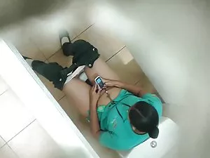 Dee làm một cô gái x ...